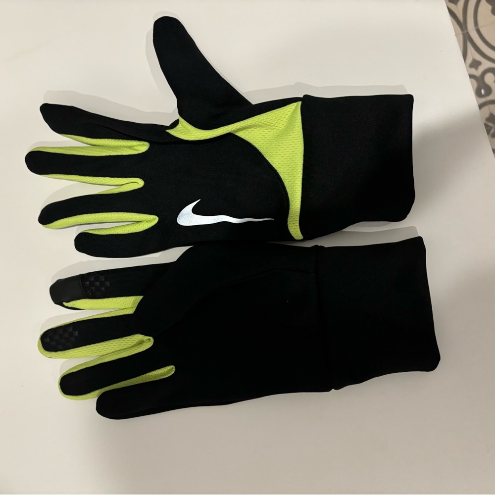 Nike gloves NWOT